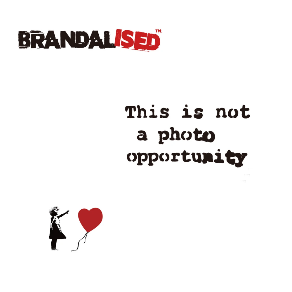 【国内限定】BRANDALISED 接触冷感 グラフティアート半袖Tシャツ 「Girl with the Balloon」