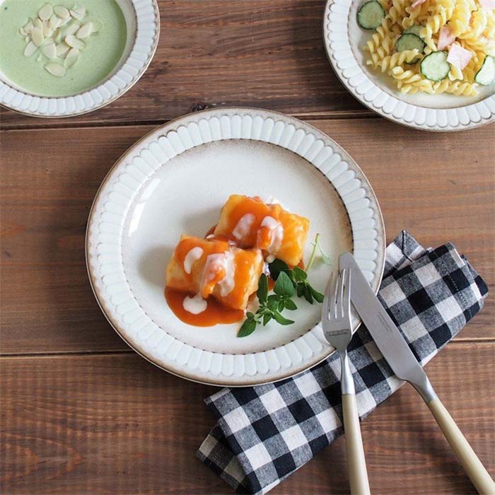 【美濃焼】 【ポットマム】9インチミート皿 　丸皿　日本製　食器　和食器　洋食器　磁器　サラダ　テーブルウェア　フラワー　カフェ風　レンジ可